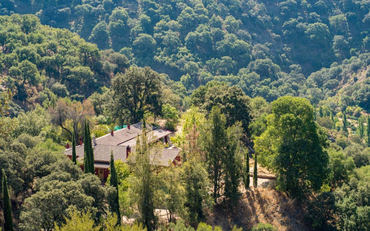 Готель Secret Garden Retreats Хускар Екстер'єр фото
