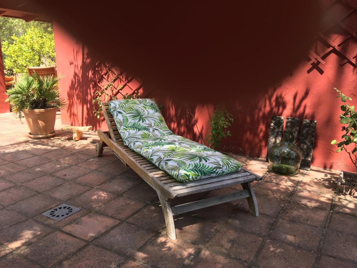 Готель Secret Garden Retreats Хускар Екстер'єр фото