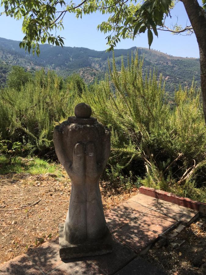 Готель Secret Garden Retreats Хускар Екстер'єр фото